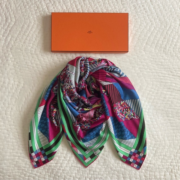 NWT Hermes Patchwork Horse Cashmere Silk Shawl Scarf - Picture 1 of 16